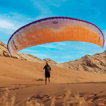 Al Badayer Retreat By Sharjah Collection Hotell Margham Eksteriør bilde Parachute landing on the dunes